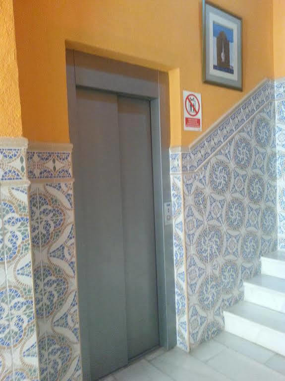 Hostal Tilos マラガ エクステリア 写真